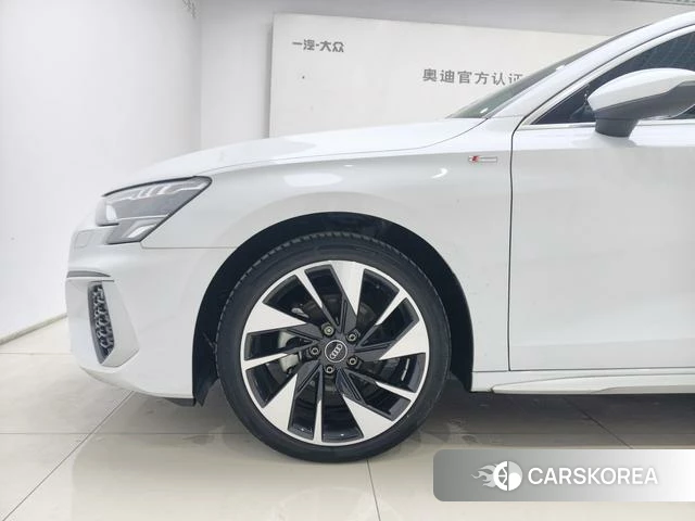 Audi A3 2023 Белый из Китая, фото 3