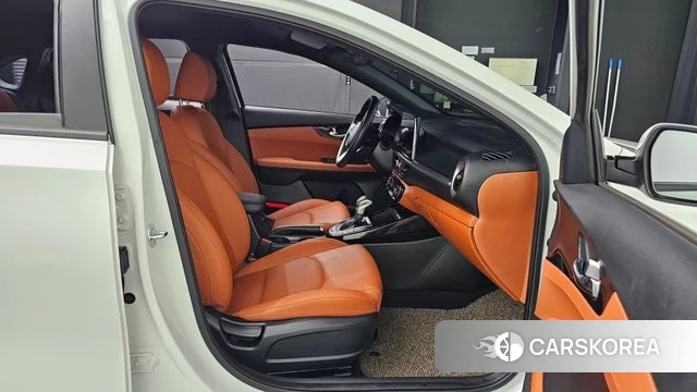 Kia The New K3 2nd generation 2023 Белый из Кореи, фото 3