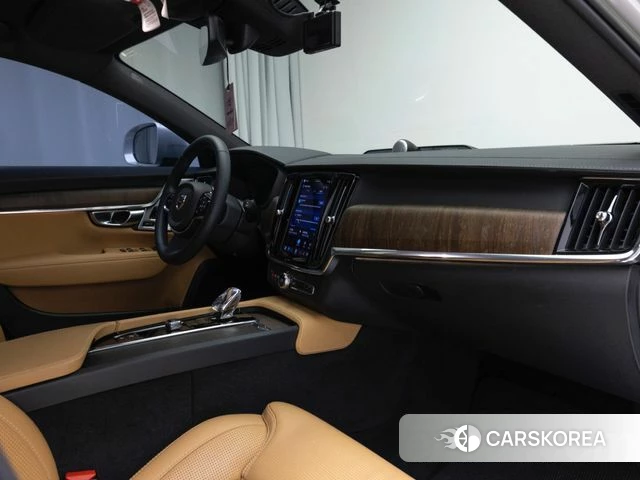 Volvo V90 Cross-Country 2023 Серебристо-серый из Кореи, фото 3