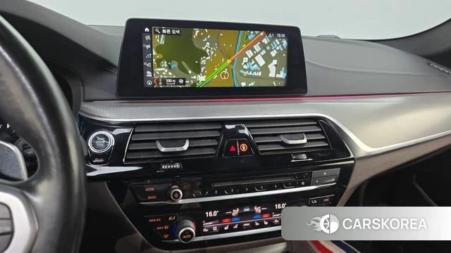 BMW 5 Series (G30) 2018 Белый из Кореи, фото 3