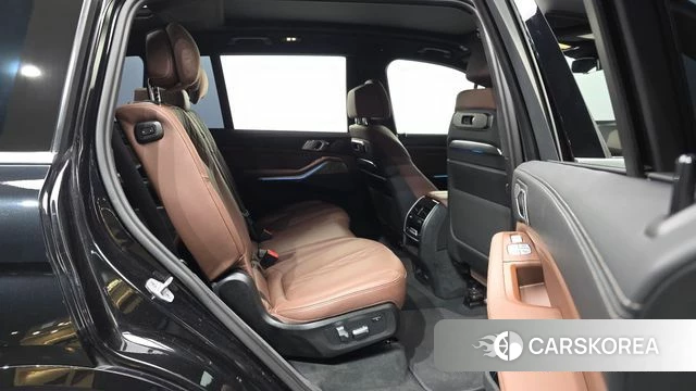 BMW X7 (G07) 2023 Черный из Кореи, фото 3