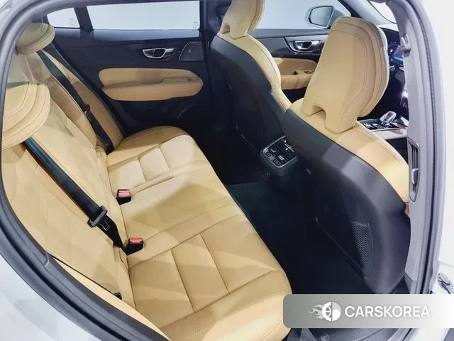 Volvo V60 Cross-Country 2nd Generation 2025 Белый из Кореи, фото 3