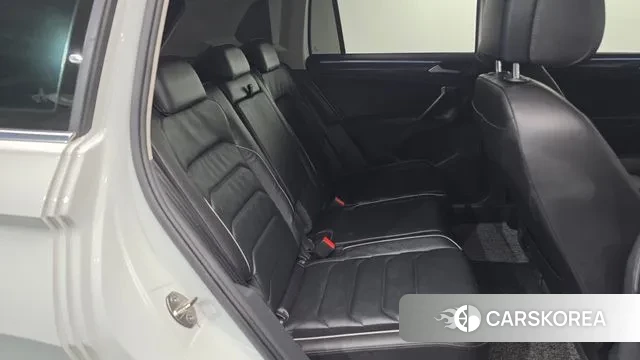 Volkswagen Tiguan second Generation 2022 Белый из Кореи, фото 3