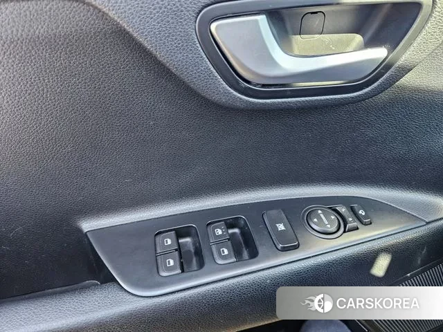 Kia Stonic 2018 Желтый из Кореи, фото 3