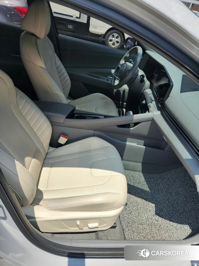 Hyundai The New Avante (CN7) 2024 Серебристо-серый из Кореи, фото 3