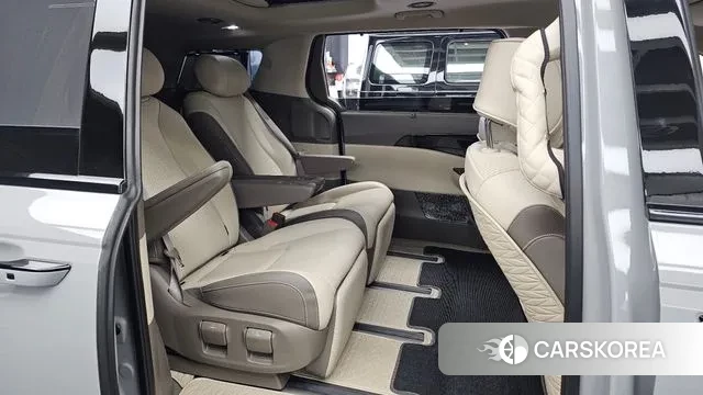 Kia The New Carnival 4th Generation 2024 Серебристо-серый из Кореи, фото 3