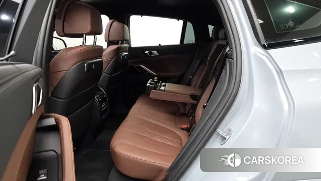 BMW X6 (G06) 2025 Светло-серебряный цвет из Кореи, фото 3