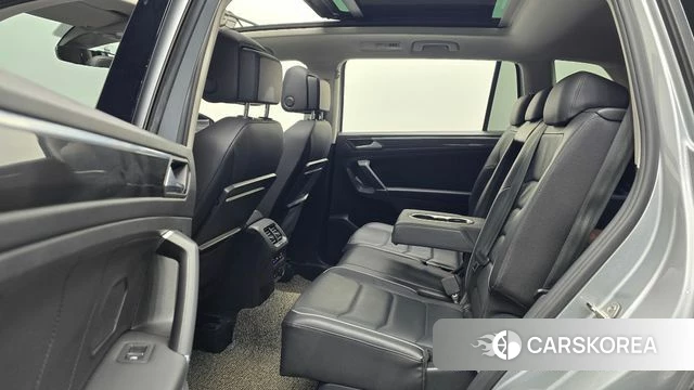 Volkswagen Tiguan Allspace 2020 Серебристо-серый из Кореи, фото 3