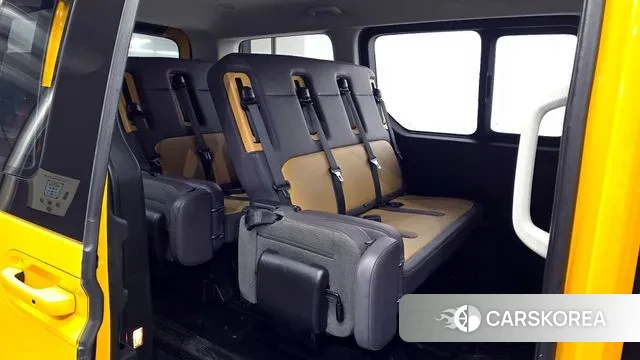 Hyundai Staria 2022 Желтый из Кореи, фото 3