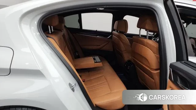 BMW 5 Series (G30) 2023 Белый из Кореи, фото 3