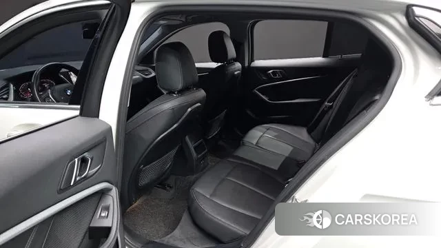 BMW 1 Series (F40) 2021 Белый из Кореи, фото 3