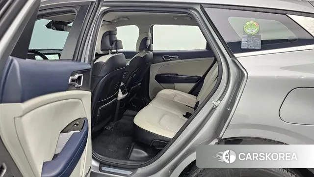 Kia Sportage 5th Generation 2023 Серебристо-серый из Кореи, фото 3