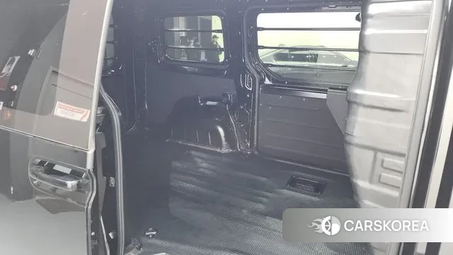 Hyundai Staria 2023 Черный из Кореи, фото 3