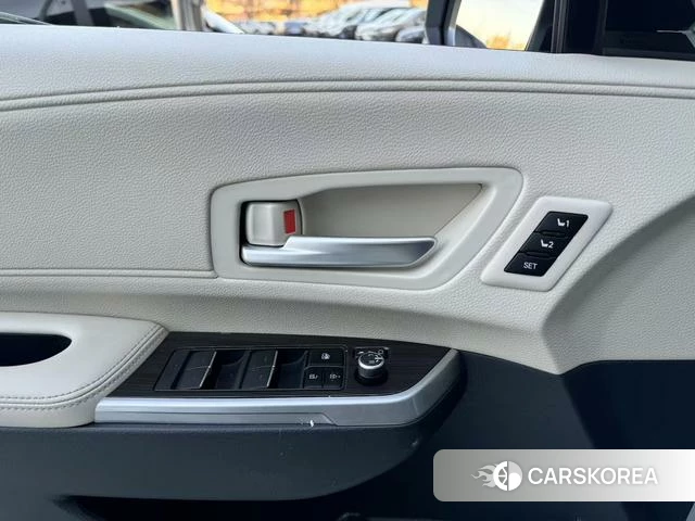 Toyota Grevia 2025 Белый из Китая, фото 3
