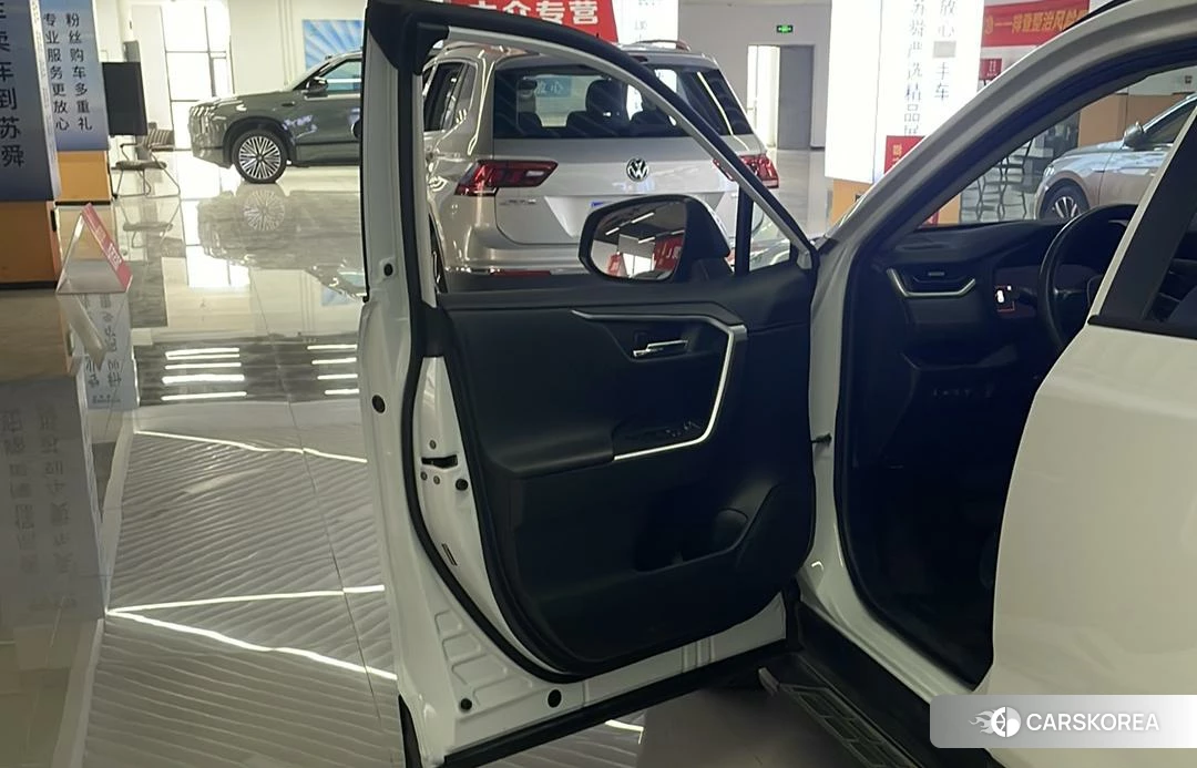 Toyota RAV4 Rongfang 2023 Белый из Китая, фото 3