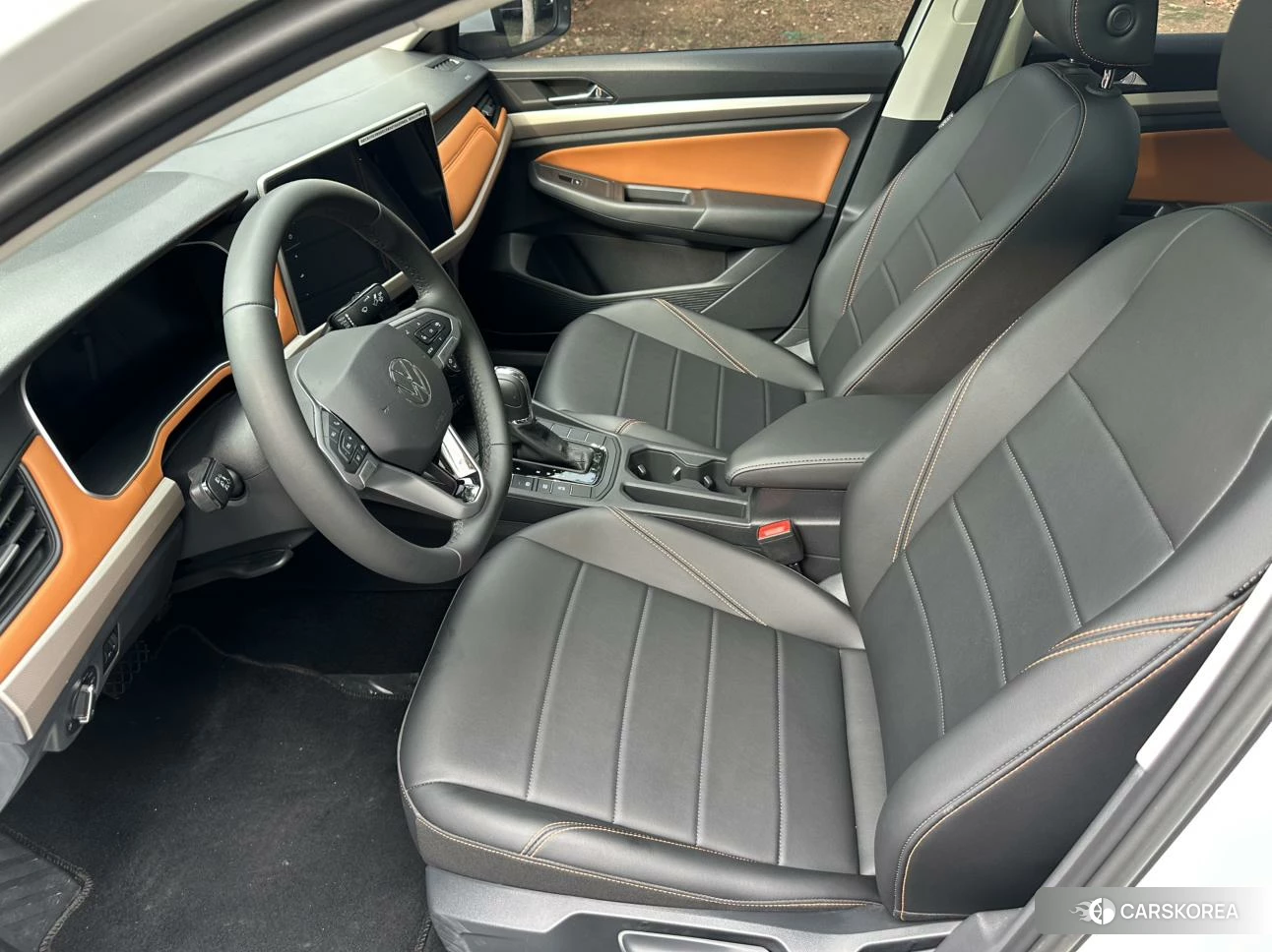 Volkswagen Bora 2024 Белый из Китая, фото 3