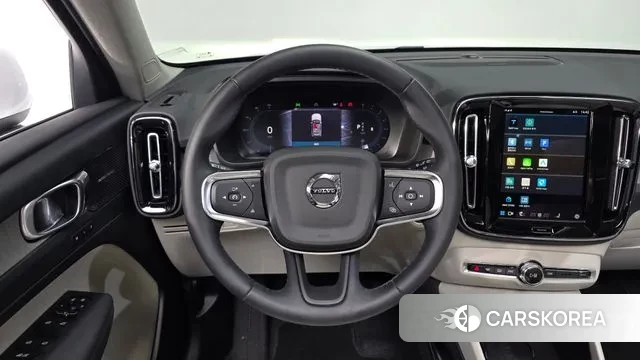 Volvo XC40 2023 Белый из Кореи, фото 3