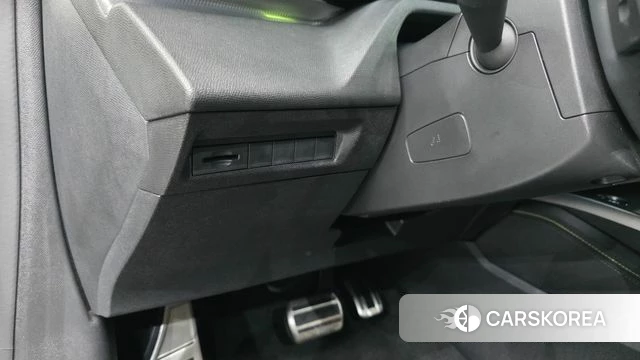 Peugeot 308 Third generation 2023 Зеленый из Кореи, фото 3