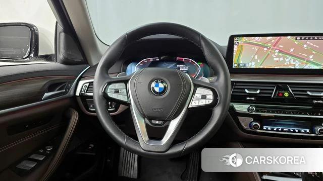 BMW 5 Series (G30) 2023 Белый из Кореи, фото 3