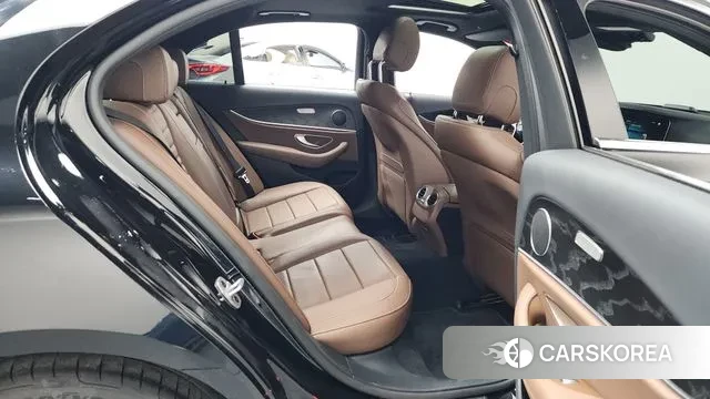 Mercedes-Benz E-Class W213 2023 Черный из Кореи, фото 3