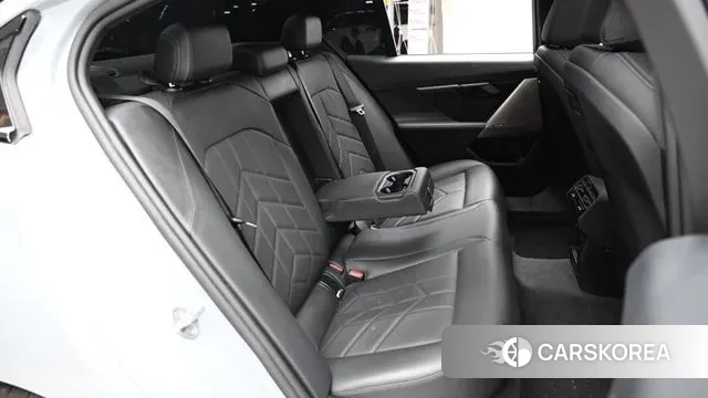 BMW 5 Series (G60) 2024 Серый из Кореи, фото 3