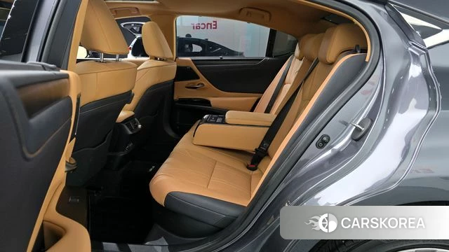 Lexus ES300h 7th generation 2023 Серый из Кореи, фото 3