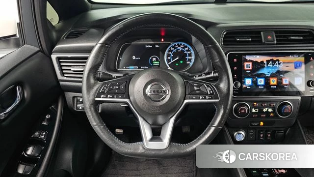 Nissan Leaf (ZE1) 2019 Белый из Кореи, фото 2