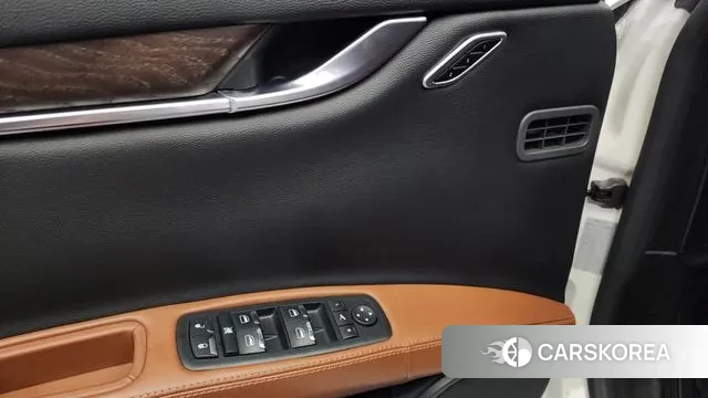 Maserati Ghibli 2018 Белый из Кореи, фото 3