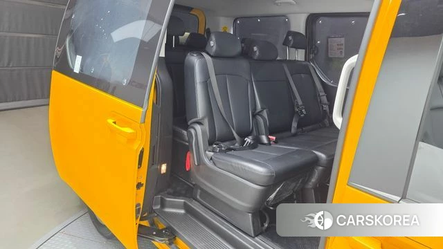 Hyundai Staria 2023 Желтый из Кореи, фото 3