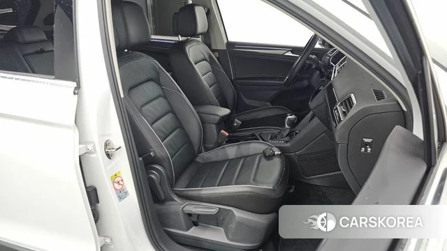 Volkswagen Tiguan second Generation 2022 Белый из Кореи, фото 3