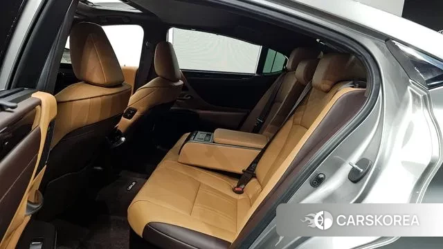 Lexus ES300h 7th generation 2021 Песочный из Кореи, фото 3