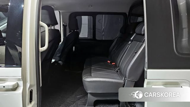 Hyundai Staria 2023 Белый из Кореи, фото 3