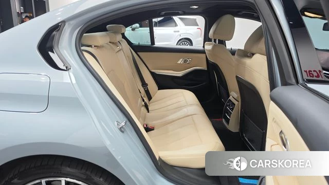 BMW 3 Series (G20) 2023 Цвет галактики из Кореи, фото 3