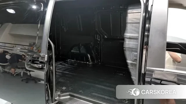 Hyundai Staria 2023 Черный из Кореи, фото 3