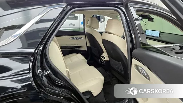 Genesis GV70 2021 Черный из Кореи, фото 3