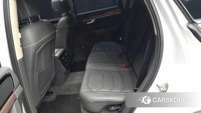 Volkswagen Touareg 3rd generation 2023 Белый из Кореи, фото 3