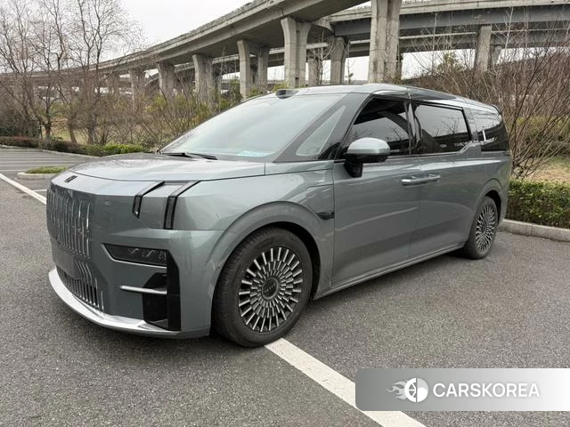 Extremely krypton ZEEKR 009 2025 Серебристо-серый из Китая, фото 3