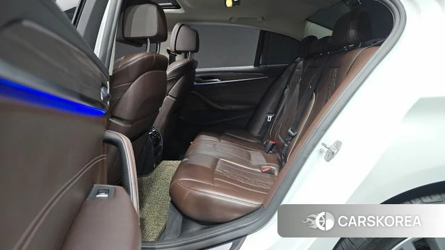 BMW 5 Series (G30) 2018 Белый из Кореи, фото 3