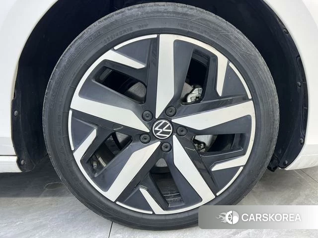 Volkswagen Lingdu 2023 Белый из Китая, фото 3