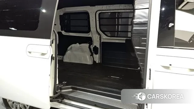 Hyundai Staria 2023 Белый из Кореи, фото 3