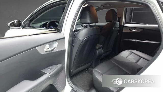 Kia The New K3 2nd generation 2021 Белый из Кореи, фото 3