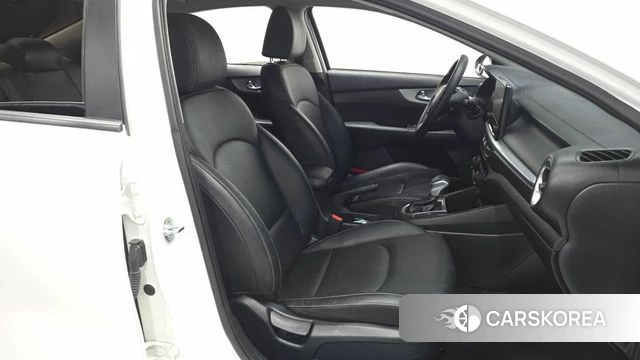 Kia The New K3 2nd generation 2022 Белый из Кореи, фото 3