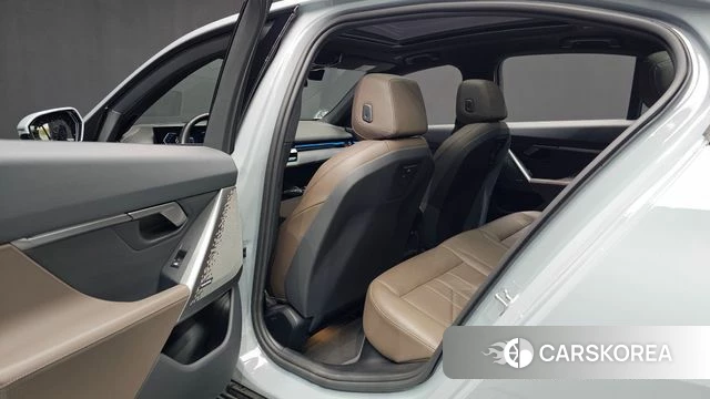 BMW 5 Series (G60) 2024 Серебристо-серый из Кореи, фото 3