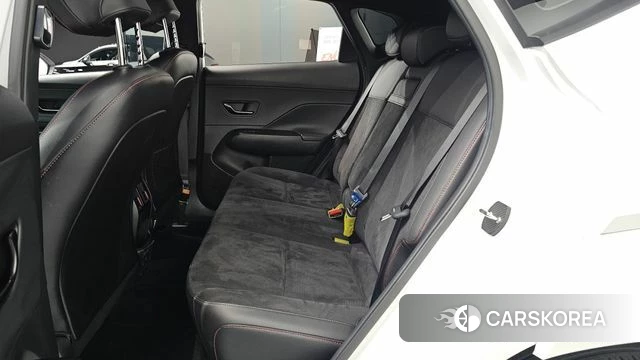 Hyundai Kona (SX2) 2024 Белый из Кореи, фото 3