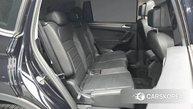 Volkswagen Tiguan Allspace 2022 Черный из Кореи, фото 3