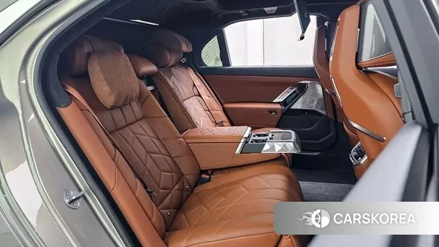 BMW 7 Series (G70) 2024 Серый из Кореи, фото 3