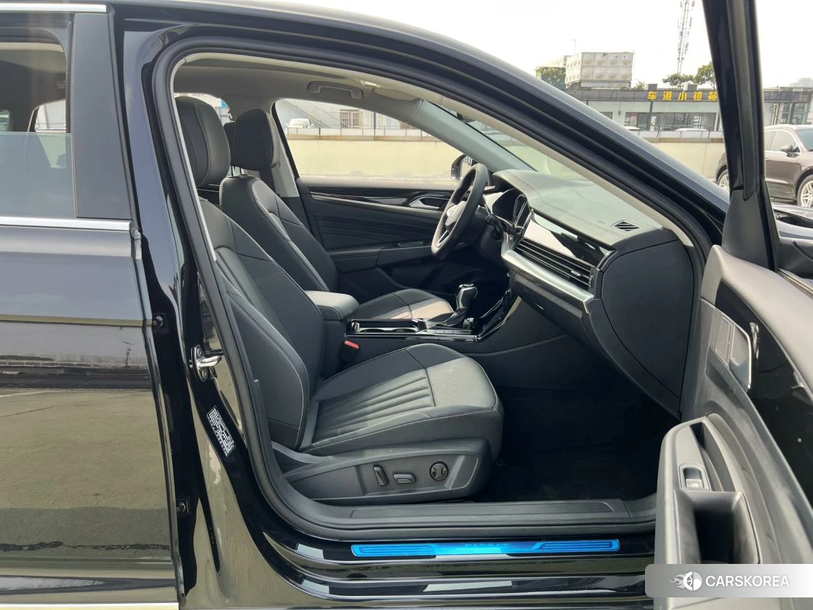 Volkswagen Passat 2024 Черный из Китая, фото 3