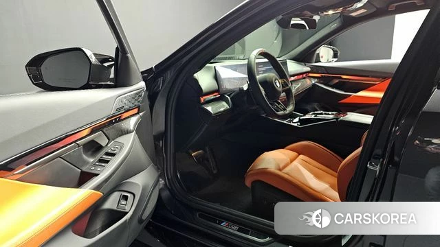 BMW M5 (G90) 2025 Серый из Кореи, фото 3