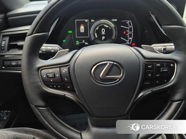Lexus ES300h 7th generation 2026 Серебристо-серый из Кореи, фото 3