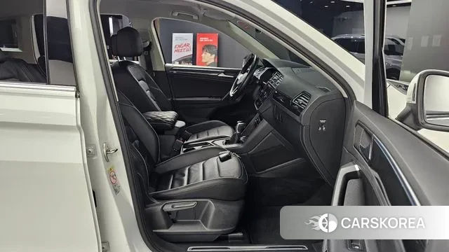 Volkswagen Tiguan second Generation 2021 Белый из Кореи, фото 3